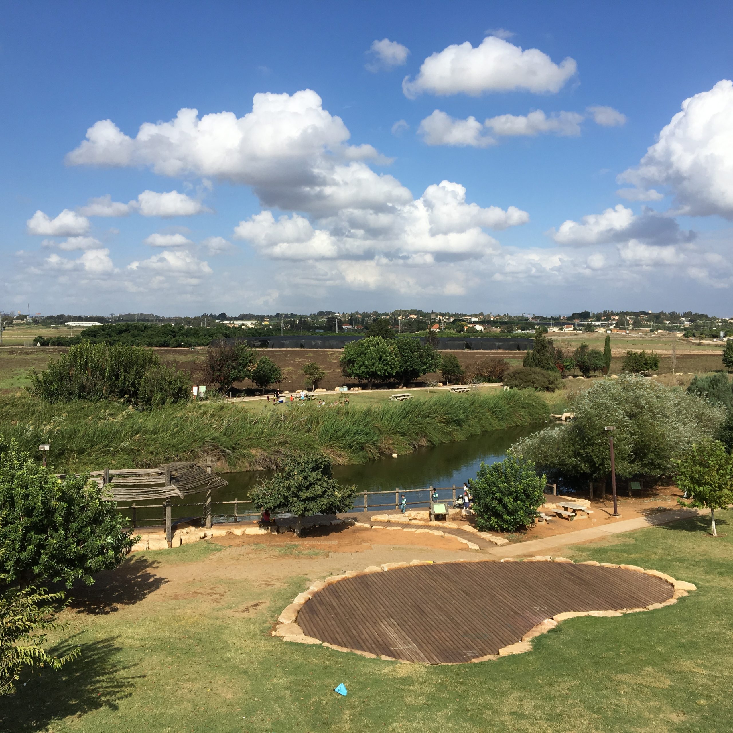 רטובים קרובים ומפתיעים – מסלולי מים בנחלי מישור החוף: נחל אלכסנדר פארק גשר הצבים