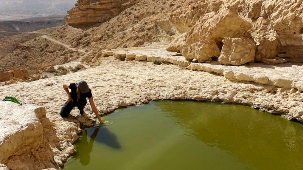 גב בנחל צרור מלא בים לאחר שיטפון - מרכז הנגב