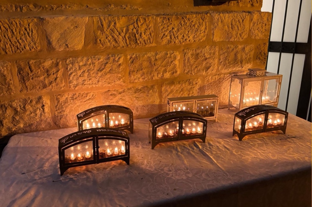 חנוכיות ברובע היהודי בירושלים