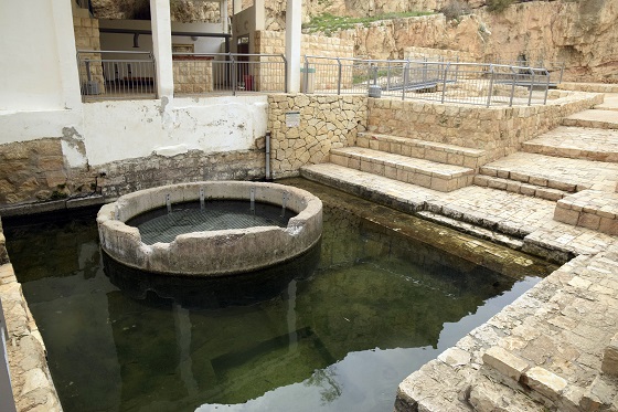 עין מבוע נחל פרת | מעיין פועם במדבר יהודה | איך מגיעים, חניון