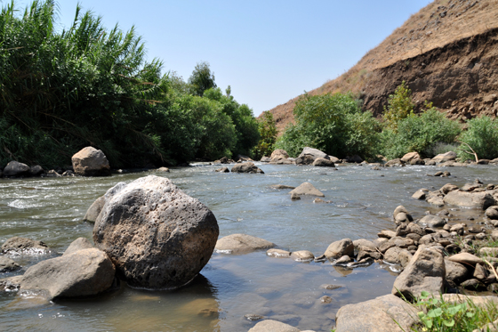 זרימת נהר הירדן הרררי סמוך לגשר כפר הנשיא