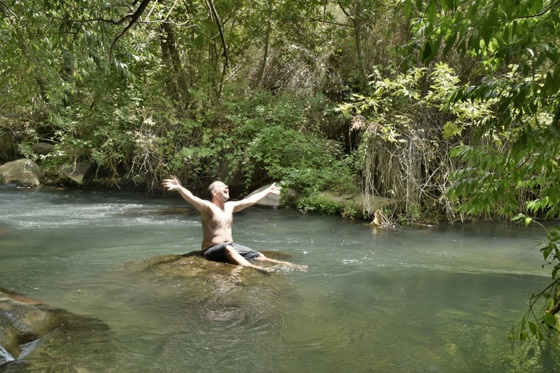 נחל חרמון עליון בריכה קרה ומרגשת