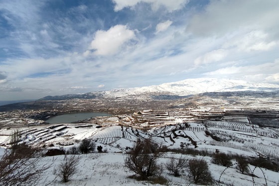 תצפית מהר כרמים על ברכת רם והחרמון ביום שלג - רמת הגולן בשלג