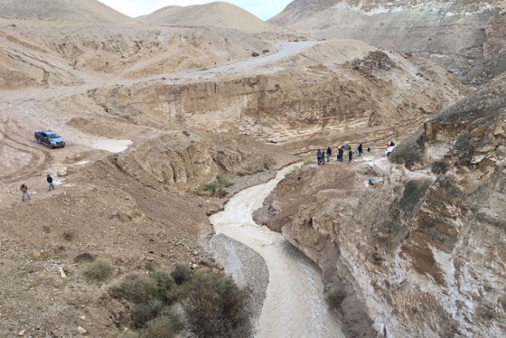 שיטפונות במדבר יהודה: זרימת שיטפון בנחל אוג - צפון מדבר יהודה