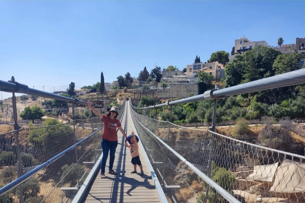 סיור הגשר התלוי בירושלים, מעל גיא בן הינום