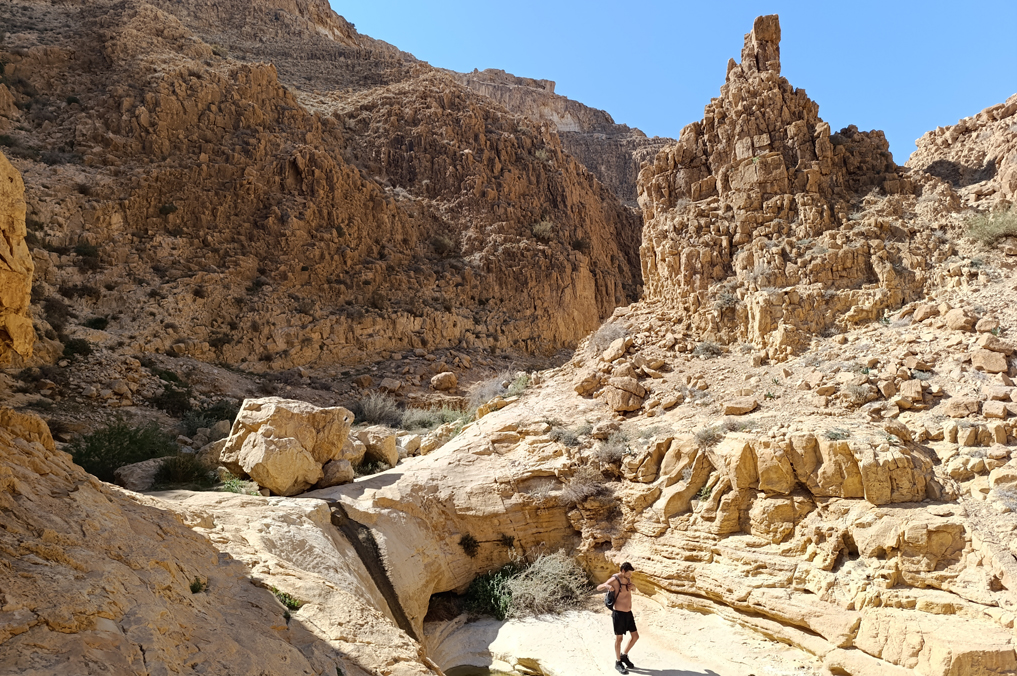 נחל אבוב מסלול טיול בין מצוקים