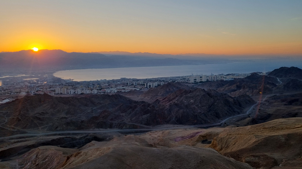 מסלולים משפחתיים בדרום: מראה הזריחה מסכין יותם