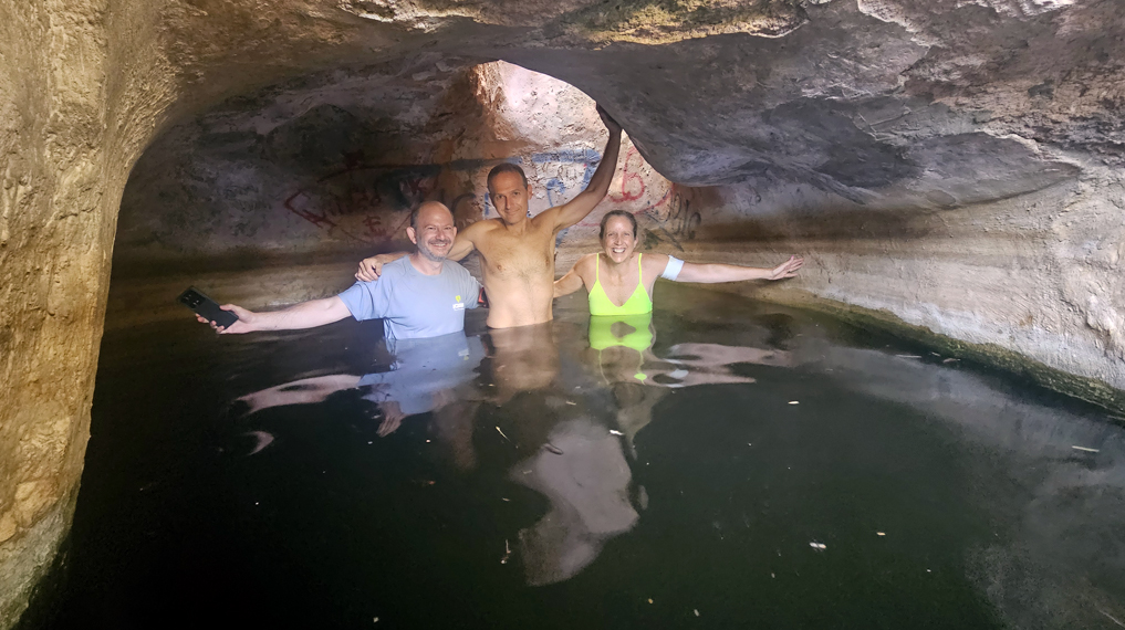 סודות רטובים בעמק הארזים וסביב נחל שורק - מבלים בעין לגלות בור המים המפתיע