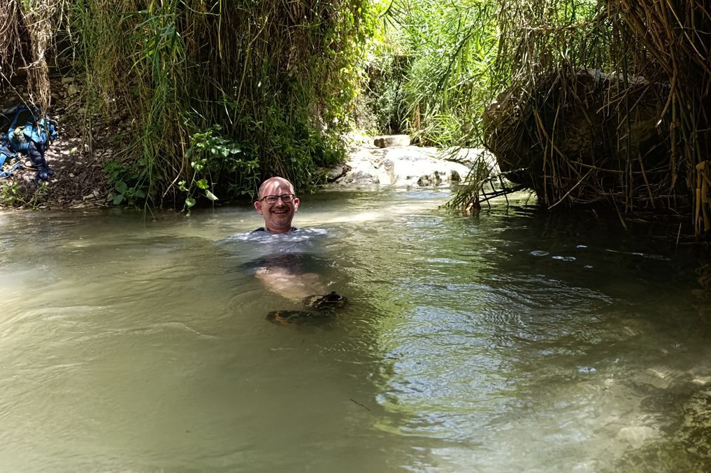 מסלולי מים מפתיעים - מסלולים לאורך נחל תנינים. טובלים ונהנים בבריכה נסתרת בנחל תנינים
