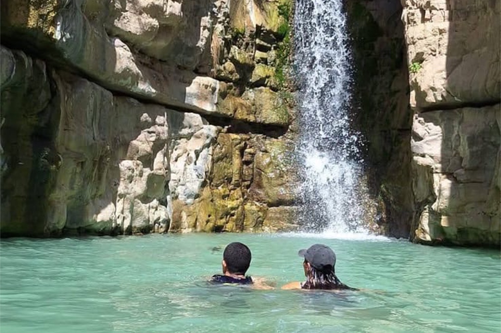 מים בלב המדבר 2025: המפל הנסתר בנחל ערוגות. צילום: בת שבע מיזן