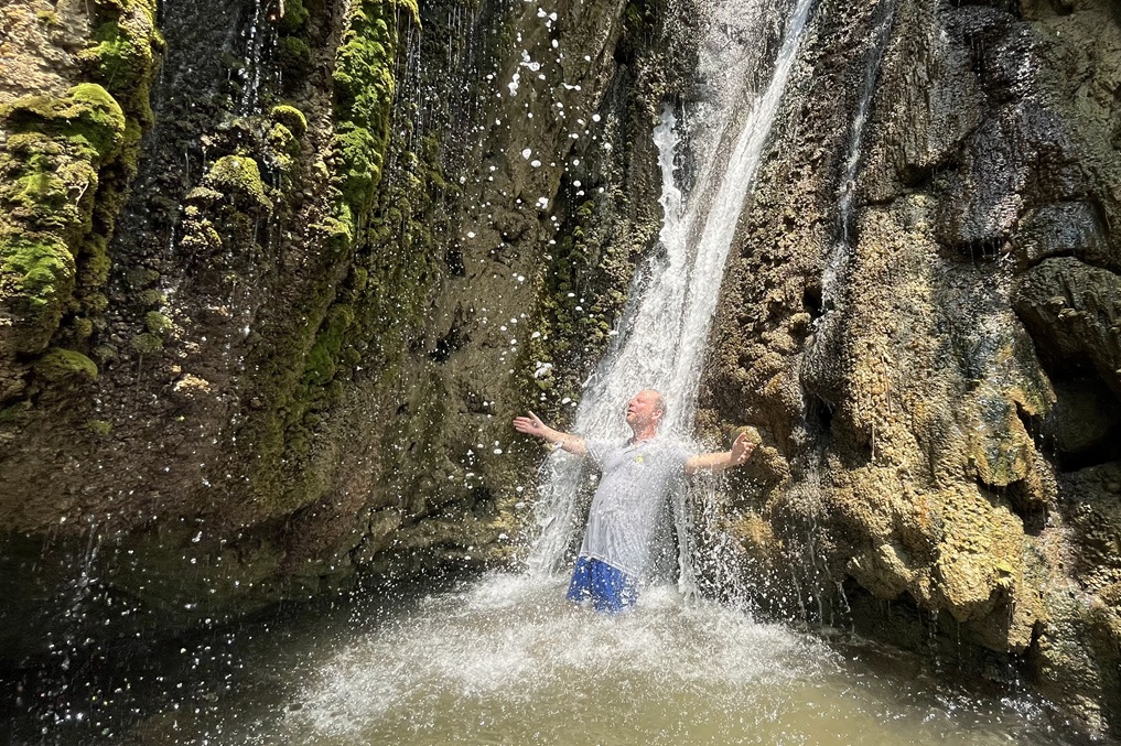 המדריך השלם לטיולי תשרי - עין גבול, מעיין ומפל בבקעת הירדן, מתוך מסלולים חדשים לשנה חדשה